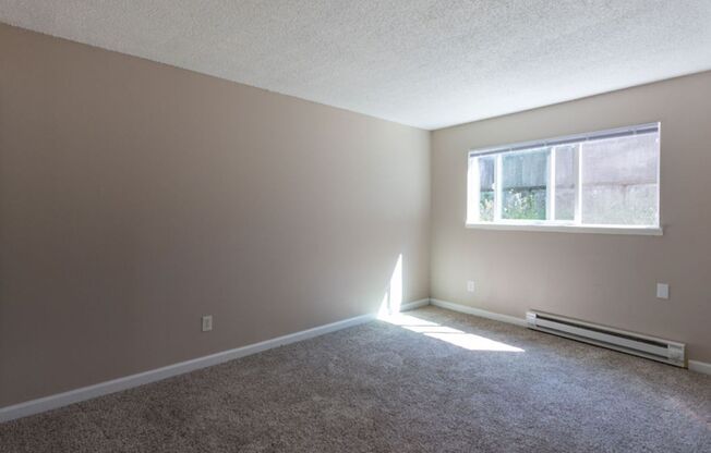 2 beds, 1 bath, 735 sqft, $1,695, Unit 07