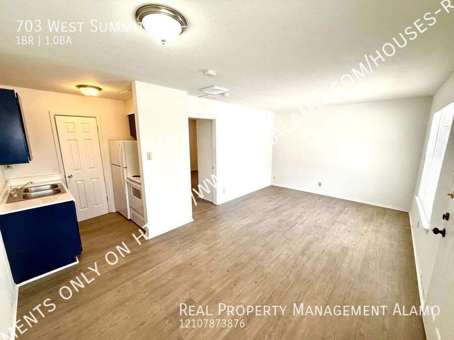 703 West Summit Ave