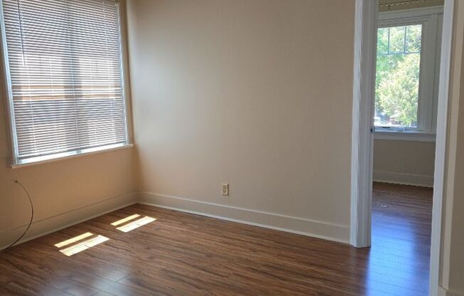 2 beds, 1 bath, $1,200, Unit 513