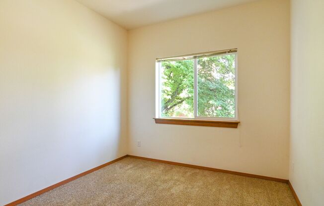 3 beds, 2 baths, $2,400, Unit 201