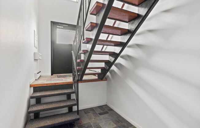 2 beds, 1 bath, $1,250, Unit 1070-A
