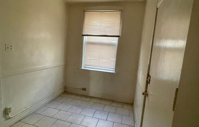 1 bed, 1 bath, 650 sqft, $950, Unit 1152 B-1