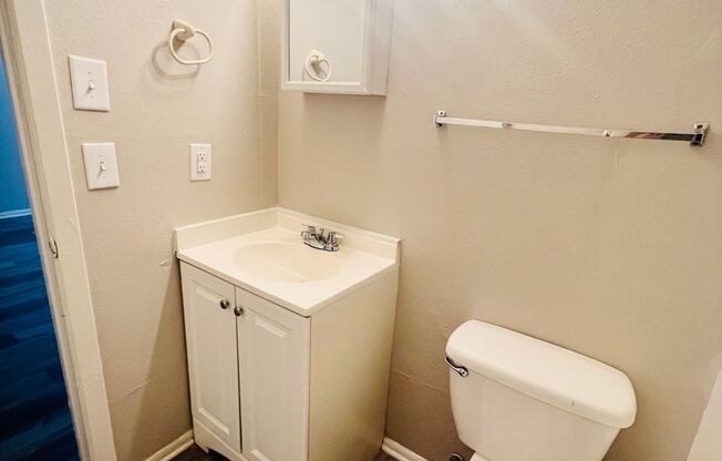 Studio, 1 bath, 494 sqft, $690, Unit 30