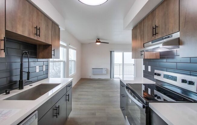 2 beds, 2 baths, 870 sqft, $2,995, Unit 4820-9