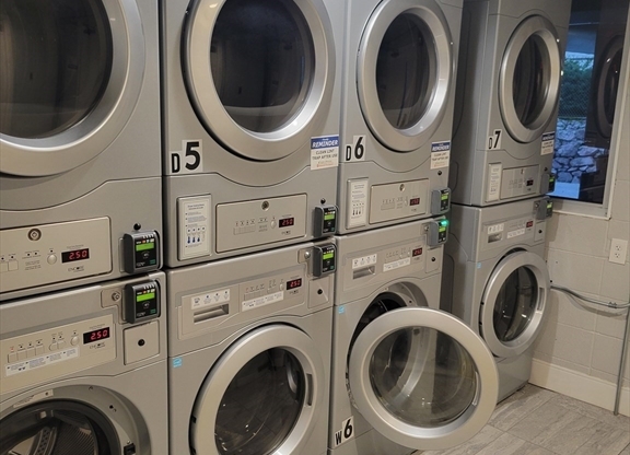 1 bed, 1 bath, 745 sqft, $3,000, Unit 32