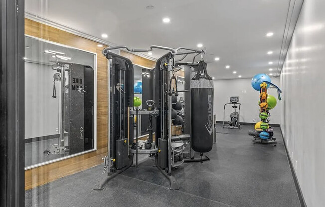 2 beds, 1 bath, $4,300, Unit 5F