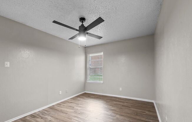 2 beds, 1 bath, 743 sqft, $1,370, Unit 34