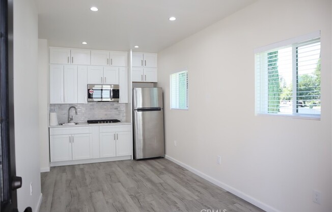 1 bed, 1 bath, 358 sqft, $1,900