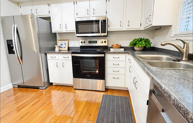 Stunning 3-Bedroom Home in an Amazing Franklin Neighborhood!
