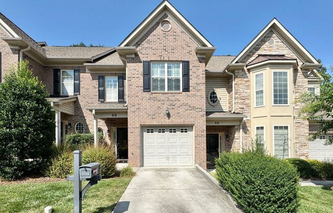 2 Bedroom Townhome W/ Office Space & Large Fenced-In Patio!