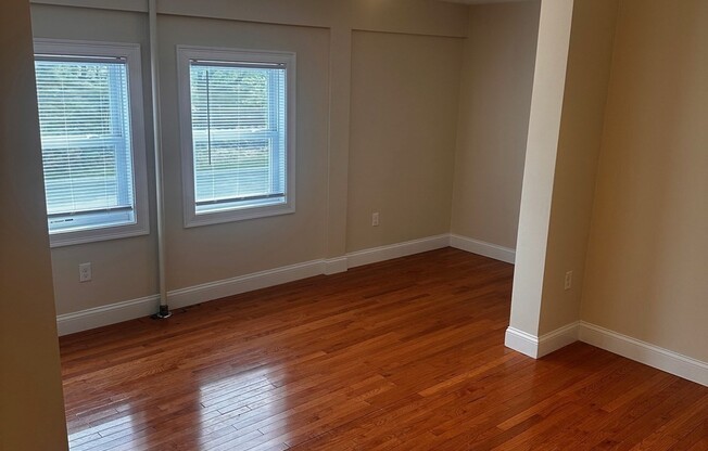 483 NEWPORT AVE