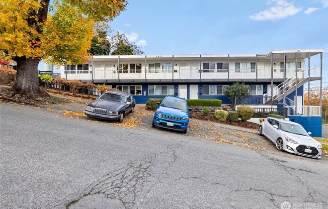 Spacious 1bed1/bath Apartment with View of Mount Rainier next to St. Joseph Hospital and Downtown Tacoma