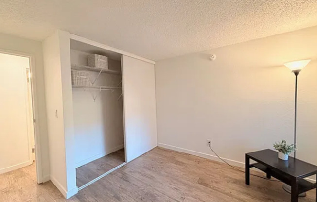 2 beds, 1 bath, $2,250, Unit 220