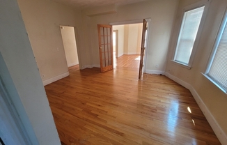 3 beds, 1 bath, 1,600 sqft, $3,300, Unit 2