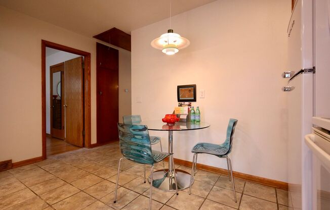 2 beds, 1 bath, 750 sqft, $2,453, Unit Eastside 2 BR duplex with private patio/dog run. Fully furnished. Flexible lease.