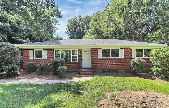 Brick Ranch w/Great Yard! Minutes From Uptown Charlotte!