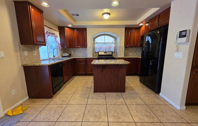 4 beds, 3 baths, $2,600