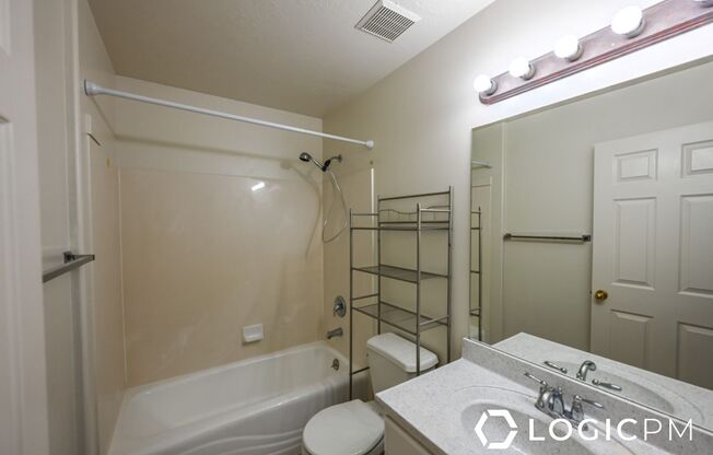 3 beds, 2.5 baths, 1,350 sqft, $1,695, Unit Upstairs