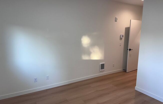 2 beds, 2 baths, $2,121, Unit 201-MFTE