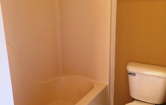 2 beds, 2 baths, 1,100 sqft, $875, Unit C6