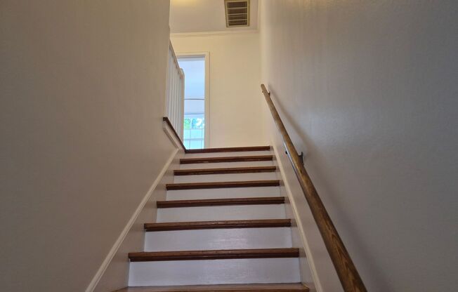 2 beds, 1 bath, 901 sqft, $1,990, Unit 15