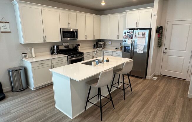 Beautiful NEW build, 4 bedroom 2 bathroom
