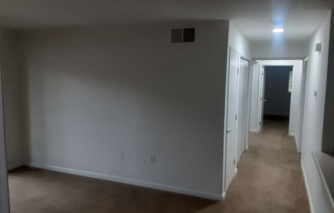 3 beds, 2 baths, 1,076 sqft, $2,250, Unit 2002