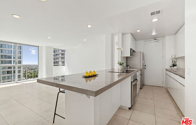 2 beds, 2 baths, 974 sqft, $4,000, Unit 1102