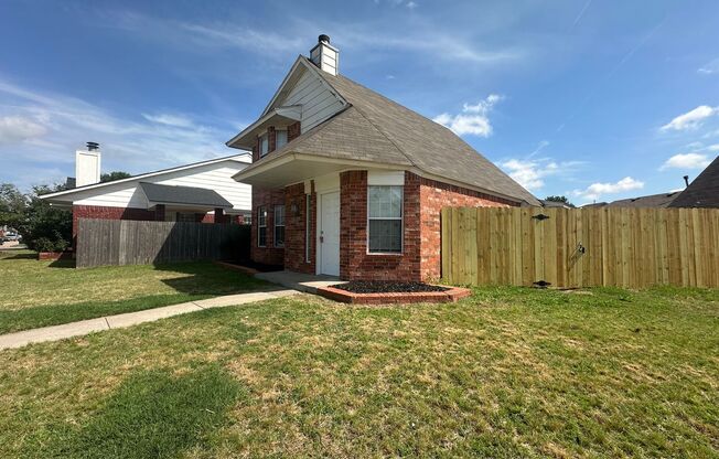 UNIQUE 3 Bedroom 2 Bathroom Home In Moore