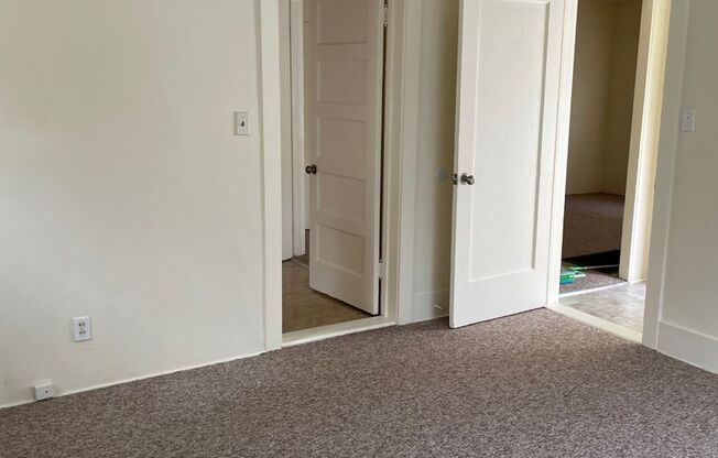 2 beds, 1 bath, $3,200