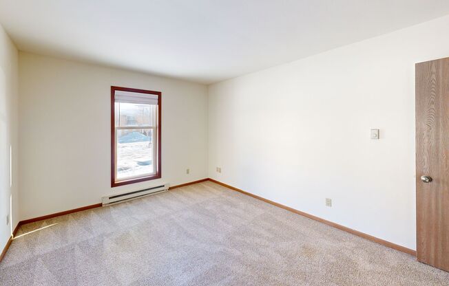 2 beds, 1 bath, 965 sqft, $1,660, Unit 7717CB