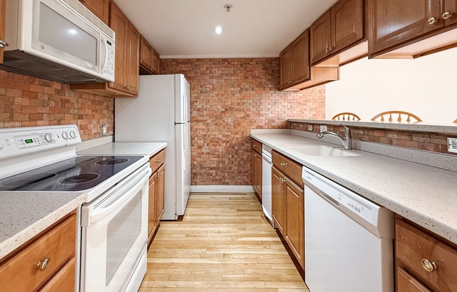 60 BROADLAWN PARK
