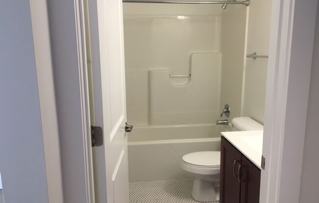1 bed, 1 bath, 465 sqft, $1,100, Unit Apt 114