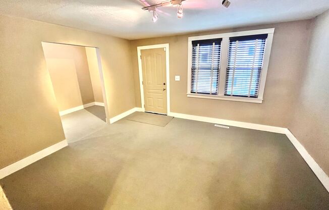 424/424A, 424B W. Washington Street