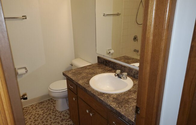 2 beds, 1 bath, $1,200, Unit '09