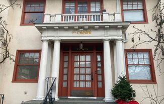 Villa Camini - Updated & Vintage In U-District!