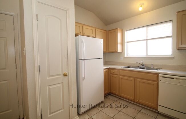 3 beds, 2 baths, $1,325