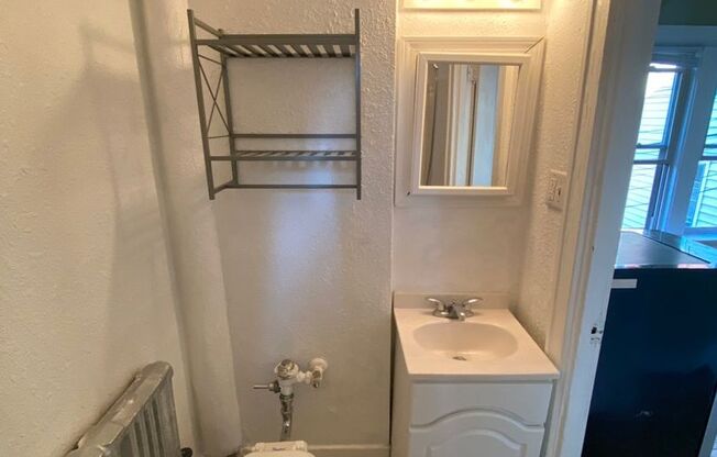 Studio, 1 bath, $675, Unit 24