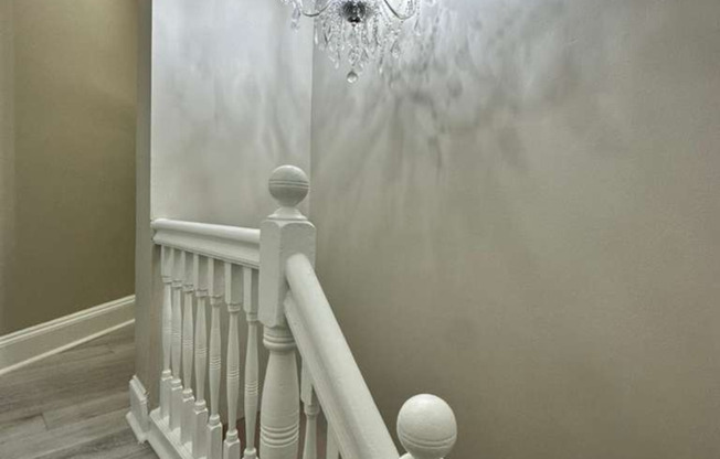 3 Bedroom Rowhome with Deck and Updated Kitchen