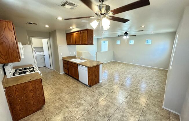 Charming 3 Bed/3Bath, 2-Story Home nestled in this beautiful Henderson Community close to the Galleria Mall and Cowabunga Bay Water Park!