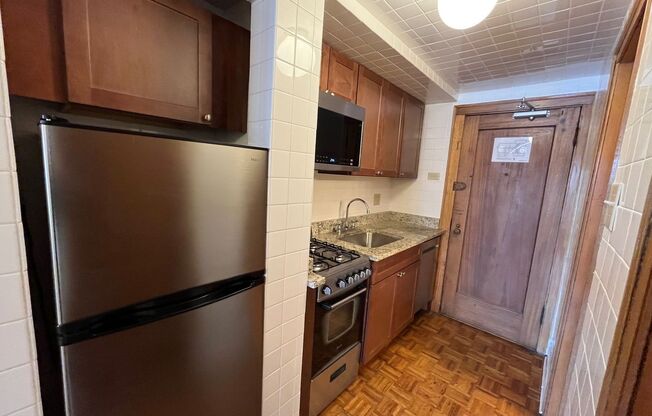 Studio, 1 bath, 320 sqft, $1,555, Unit 273-1405