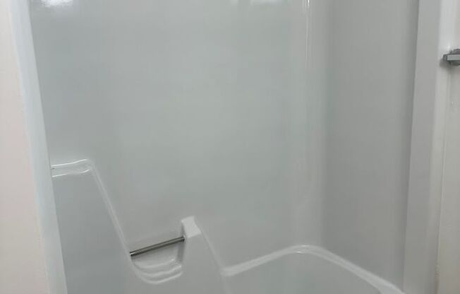 1 bed, 1 bath, 570 sqft, $1,275, Unit AO346