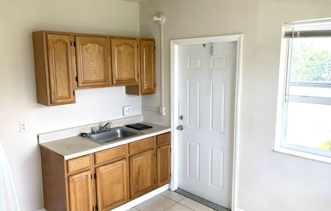 1 bed, 1 bath, $1,350, Unit Apt # 3