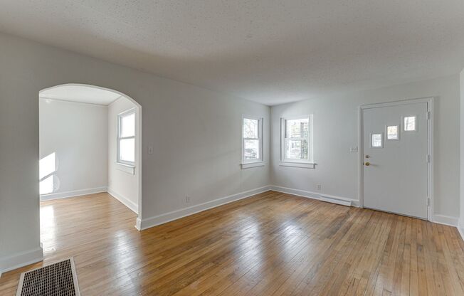 Beautiful Country Style 2 Bedroom 1.5 Bathroom House