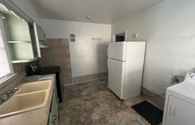 2 beds, 1 bath, $1,000