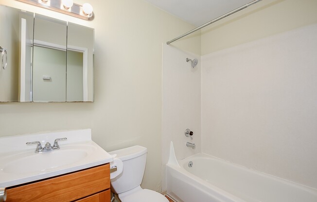 2 beds, 1 bath, 765 sqft, $2,295, Unit 108