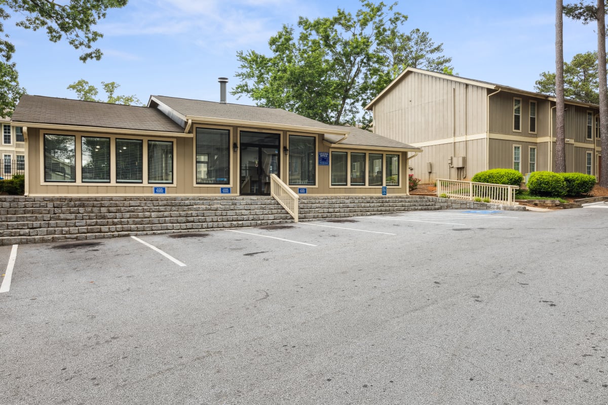 AT LINDEN RIDGE APARTMENTS