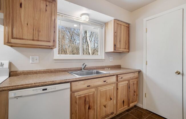 2 beds, 1 bath, 700 sqft, $945, Unit 9002