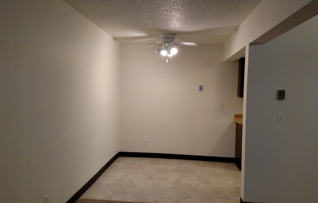 1 bed, 1 bath, $650, Unit 15