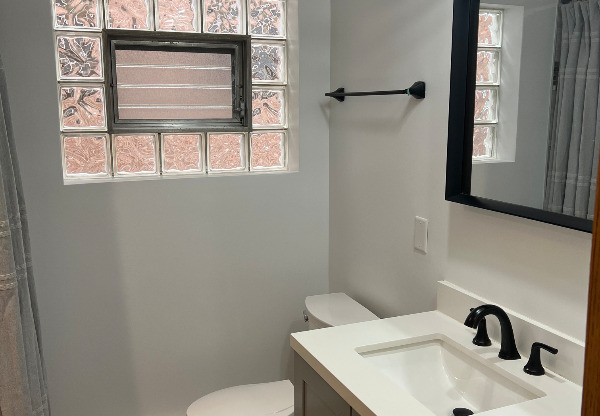 4936 N MARMORA